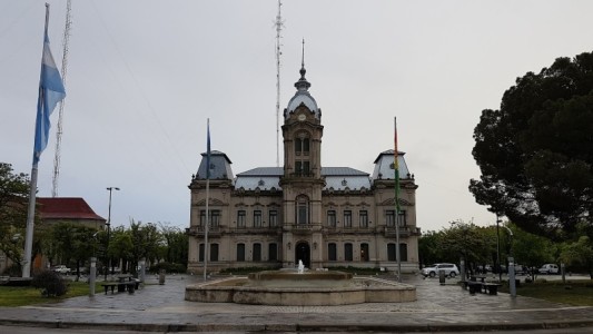 Tres Arroyos: denuncian que obligaron a empleados municipales a trabajar con Covid