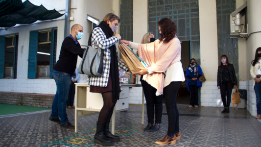El FAE comenzó la entrega de libros a jardines y Estaciones