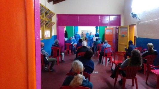 Comenzaron a vacunar en el CAF 10 de San José de Rincón