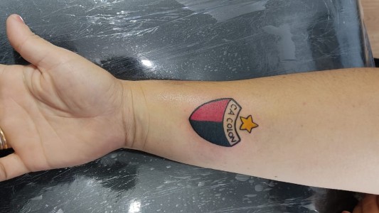 Fiebre por los tatuajes de Colón tras el título: "Están todos desacatados"