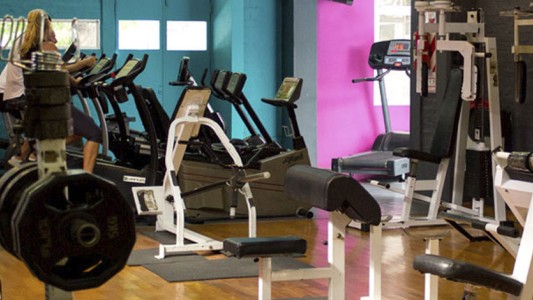 "Lo que pasó el fin de semana es terrible: a nosotros no nos dejan trabajar con 10 personas"