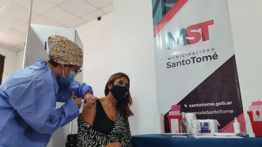La intendenta Daniela Qüesta recibió la vacuna contra el Covid-19