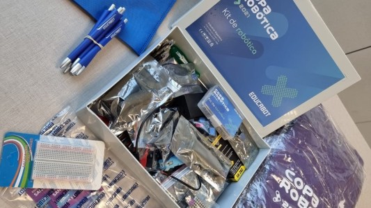 Coronavirus: dos escuelas santafesinas inventaron un robot sanitizador y compiten a nivel nacional