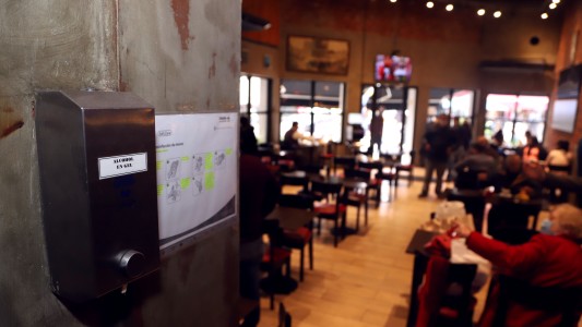 La provincia dispone de 1400 millones para continuar asistiendo a sectores