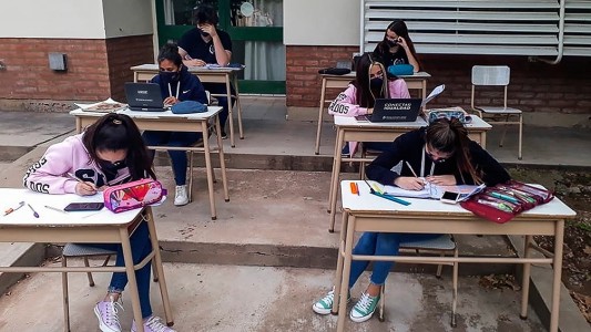 "Para volver a las escuelas tienen que cambiar los números", afirmó Trotta