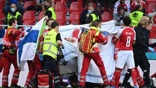 El futbolista danés Christian Eriksen se desplomó en un partido de la Eurocopa: sospechan que tuvo un paro cardíaco