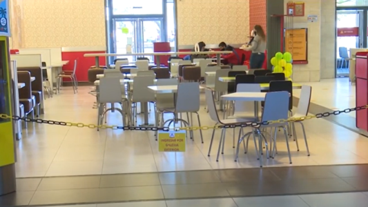 Nueva modalidad de convivencia: reabrieron los shoppings y patios de comida