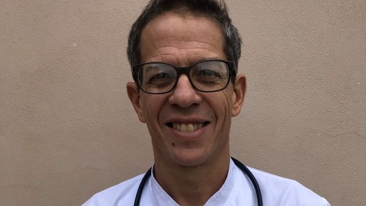 El santafesino que forma parte del estudio que logró bajar la mortalidad por Covid