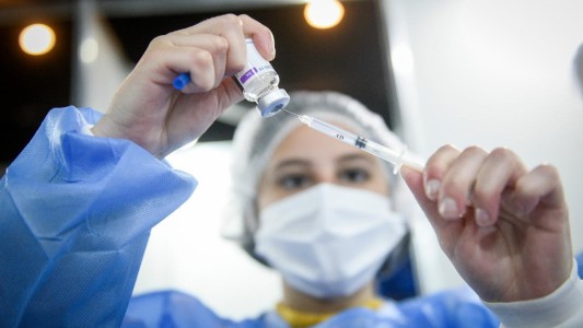 En un mes se vacunó a más de 7.600.000 personas y arribaron casi 8 millones de dosis