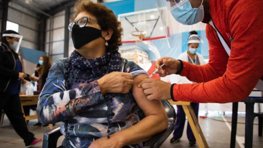 Sigue hoy la campaña de vacunación con más de 3 mil turnos otorgados en la ciudad