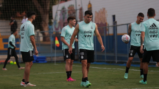 Scaloni piensa en cambios, entre agotados y amonestados