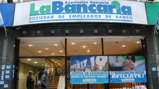 La Bancaria convino la revisión paritaria 2021 con una mejora salarial que superará el 45%