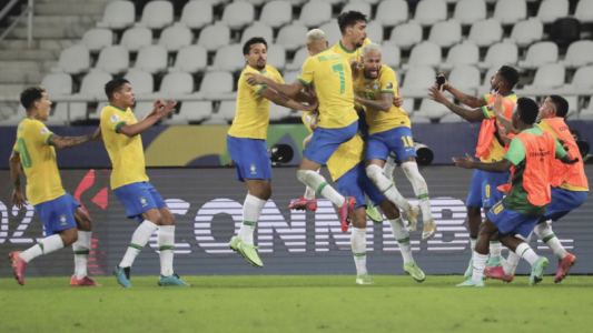 Con un polémico arbitraje de Néstor Pitana, Brasil le ganó a Colombia