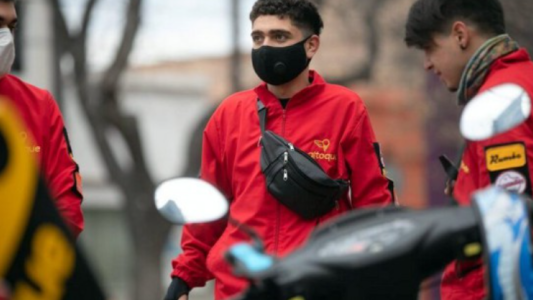 Un delivery recibió $10.000 por error y se los devolvió a su dueña: "Gracias, era la plata que iba a usar para vivir hasta el final de la quincena".