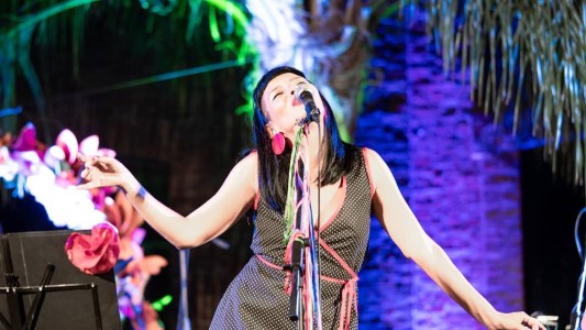 La santafesina Srta. Miraflores estrenó la canción grabada en vivo: En Nosotres