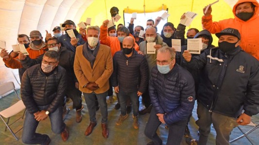 Instalan una carpa sanitaria en el muelle de Puerto Madryn para vacunar marineros
