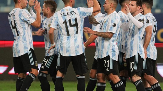 Argentina aseguró el primer puesto del grupo con una goleada ante Bolivia