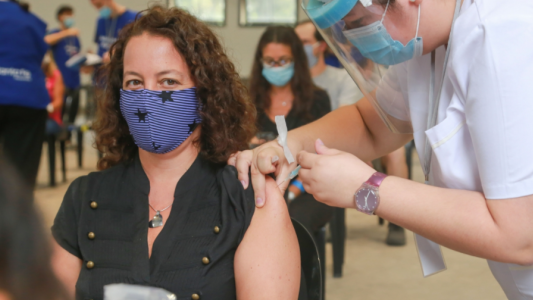 Continúa el plan de vacunación con más de 6 mil turnos otorgados en la ciudad