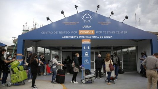 Detectaron dos nuevos casos de la variante Delta en pasajeros provenientes del exterior