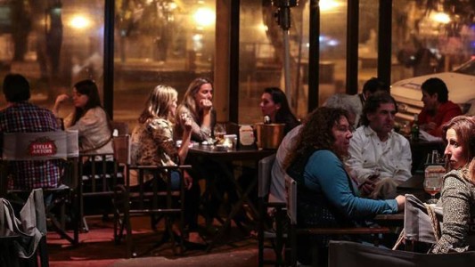 Gastronómicos piden "conducta sanitaria" para "lograr alguna extensión horaria más"