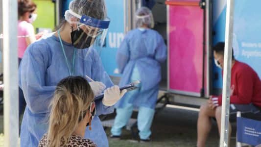 Este domingo se reportaron 525 casos en la provincia y 64 son de Santa Fe