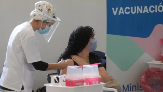 Comienzan hoy a vacunar a menores de 35 años sin comorbilidades