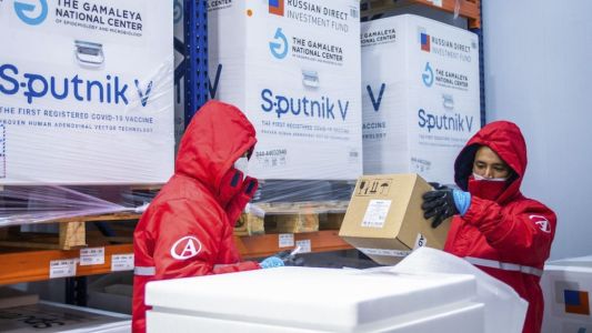 Entre hoy y mañana, Santa Fe recibirá 106.800 dosis de vacunas: 60.000 de Sinopharm y 46.800 de Sputnik