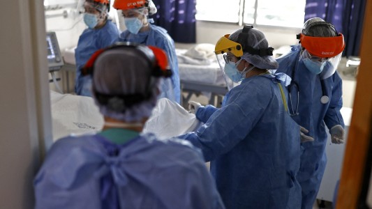 Confirman 281 muertes y 8.850 casos positivos este domingo en la Argentina