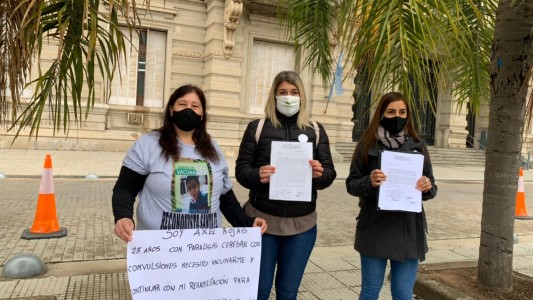 Entregaron una carta al gobernador Perotti por la vacunación a menores con patologías