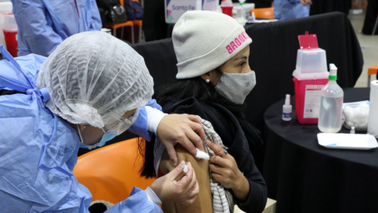 La provincia inauguró el nuevo vacunatorio en La Redonda