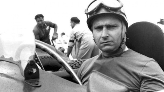 En homenaje a Fangio: 17 de julio, Día del Automovilismo