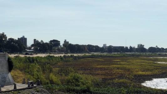 Ante la bajante, el municipio solicita evitar caminar por el lecho de la Laguna Setúbal