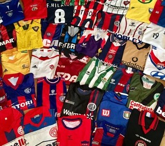 Subastan camisetas de fútbol firmadas por planteles a beneficio de Casa Cuna