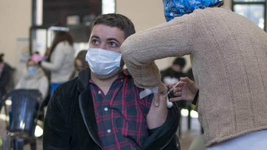 Se sigue vacunando este jueves en la ciudad con más de 4 mil turnos otorgados