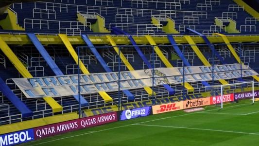 Di María agradeció una bandera que los hinchas de Central le dedicaron en el Gigante