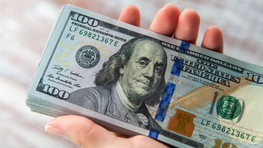 El dólar blue sigue en alza: cerró la semana a $185