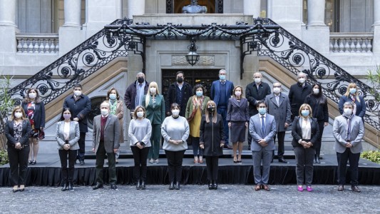 Vacunación: acuerdan completar esquemas y comenzar a inocular a menores de edad