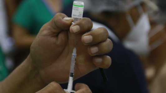 Con primeras dosis de Sinopharm inocularán hoy a más de 5 mil santafesinos