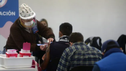 Con segundas dosis de Sinopharm sigue la campaña de vacunación en la ciudad