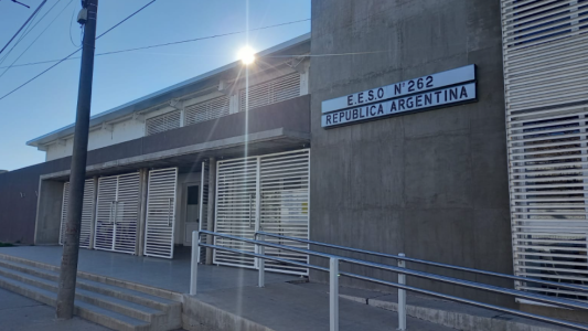 Un joven recibió un disparo en la puerta de la escuela República Argentina