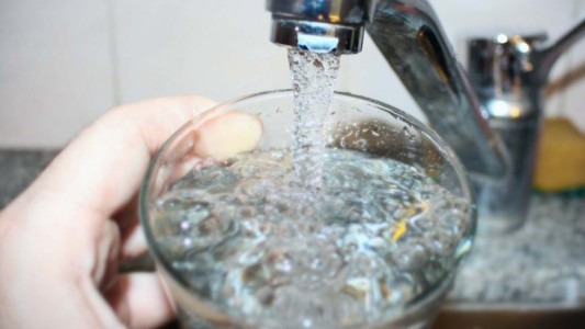 Analizan muestras de agua en la ciudad de Santa Fe