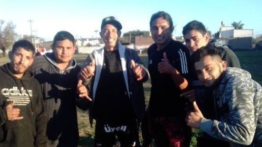 Llevan adelante una escuelita de fútbol en Barrio Alfonso: necesitan colaboración