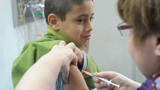 Vacunación a menores con patologías: balance agridulce de las autoridades