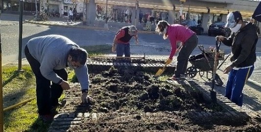 El vivero inclusivo de Santo Tomé continúa aportando a la estética de la ciudad