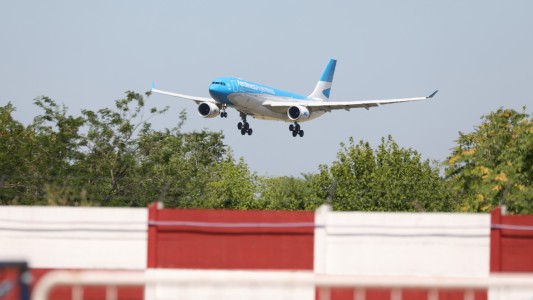 Podrán habilitar vuelos especiales para acelerar el regreso de argentinos en el exterior