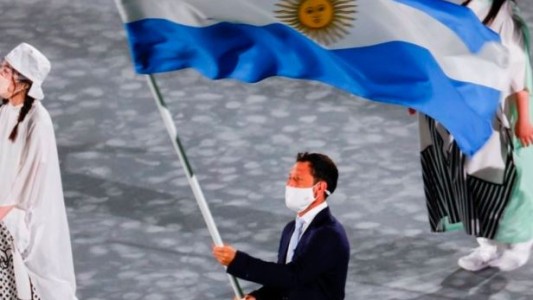 Con Pedro Ibarra como abanderado, la delegación argentina participó de la ceremonia de clausura de Tokio 2020