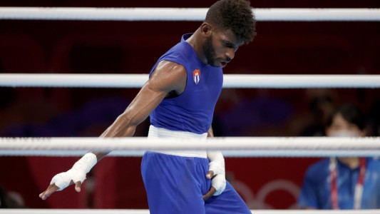 Video: Boxeador cubano celebra la medalla de oro bailando como Michael Jackson