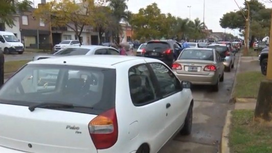 Complicado inicio del operativo de combinación de vacunas en la Esquina Encendida