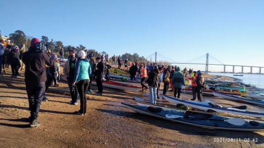 “Esta travesía es épica”: en Kayak hasta el Congreso para pedir por la Ley de Humedales