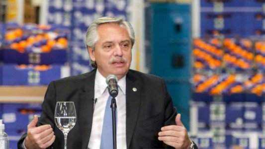 En medio de la polémica por el cumpleaños en Olivos, el Presidente encabeza un acto